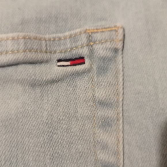 Tommy Hilfiger skirt, size 6 - Picture 6 of 7